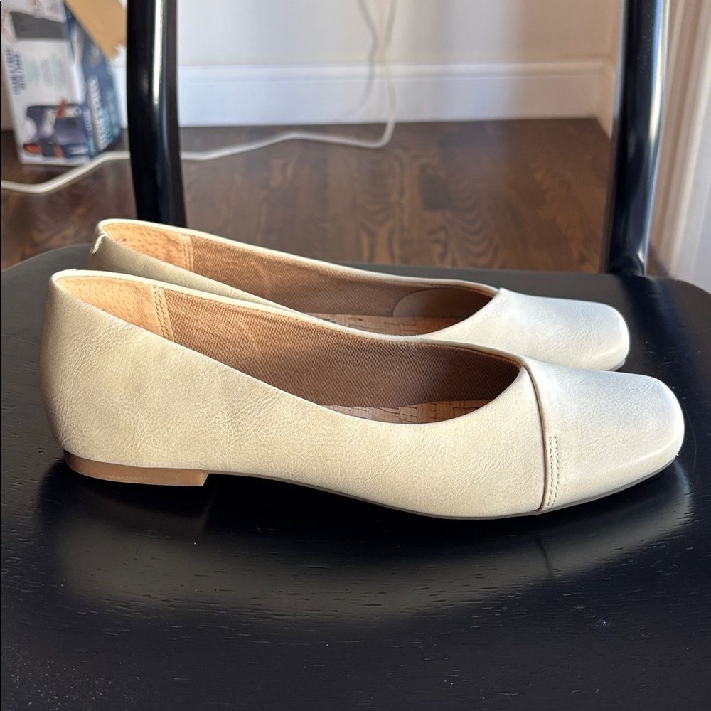 Korks by Kork-Ease Off White Beige Penelope Flats 8.5 women’s ballet flats EUC!